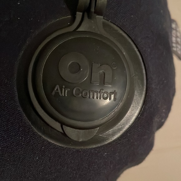 Inflatable travel neck pillow w/ carry case by Lewis N Clark. Great for airplane - Picture 2 of 6